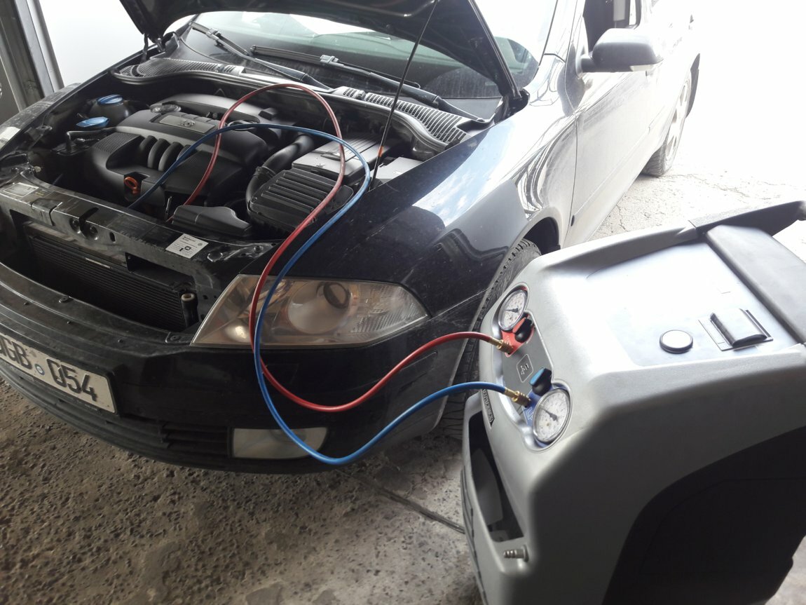 заправка кондиционера, заправка кондиционера авто, хендай н 1 заправочные штуцера кондиционера, заправка кондиционера бмв, lancer 10 1.8 заправка кондиционера