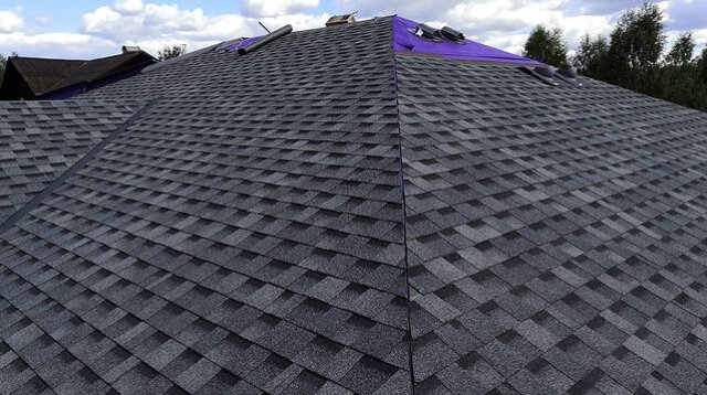 Монтаж кровли из композитной черепицы