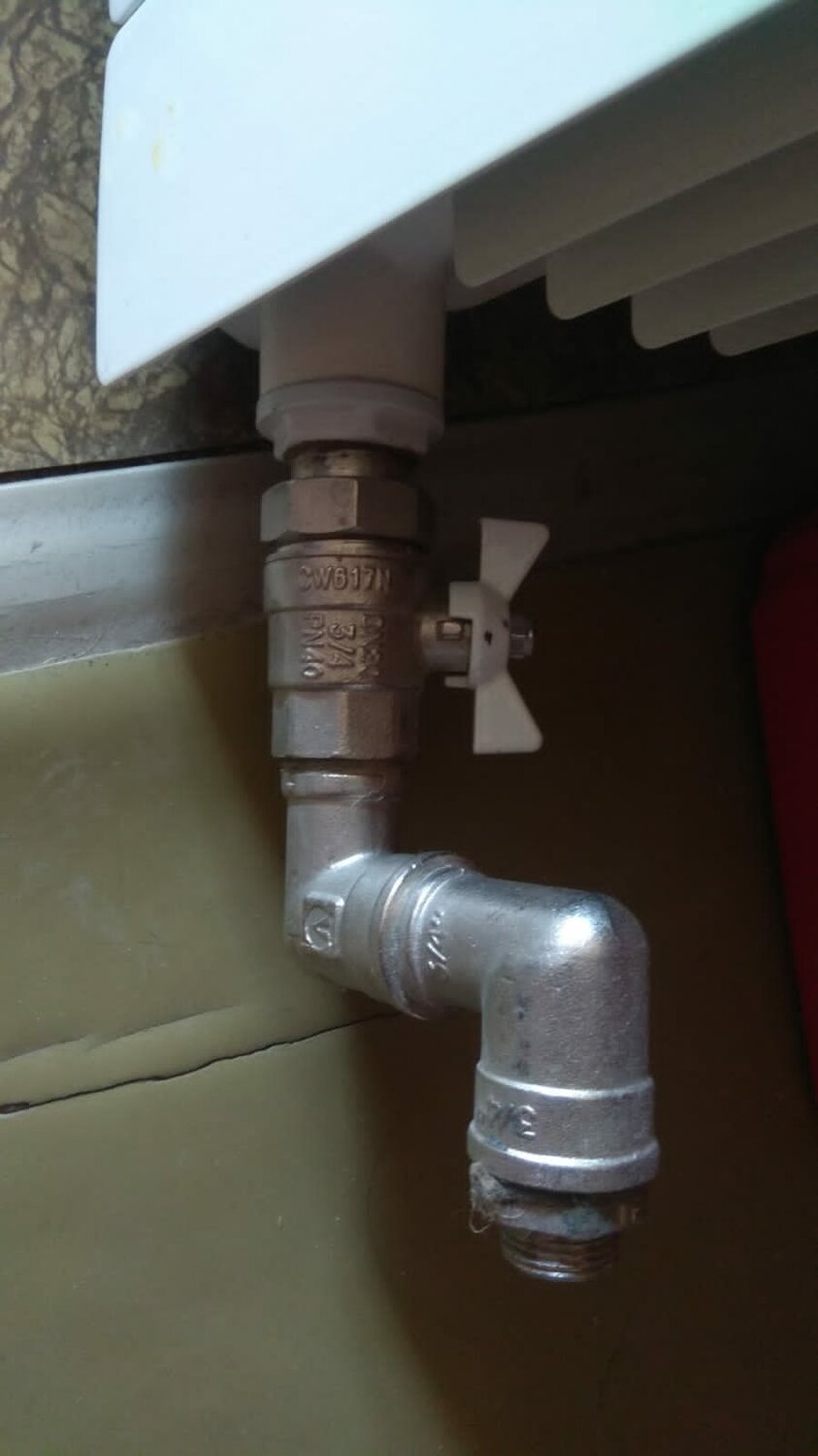 водоснабжение, сливной кран для бойлера ariston, замена крана на пластиковой трубе, отопление нержавеющей гофрированной трубой в частном доме, сантехника