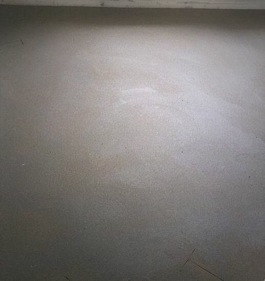 размытое изображение, темные пятна на стяжке пола, наливной пол покрылся мелкими трещинами, текстура стяжки пола, dune extra white novacolor