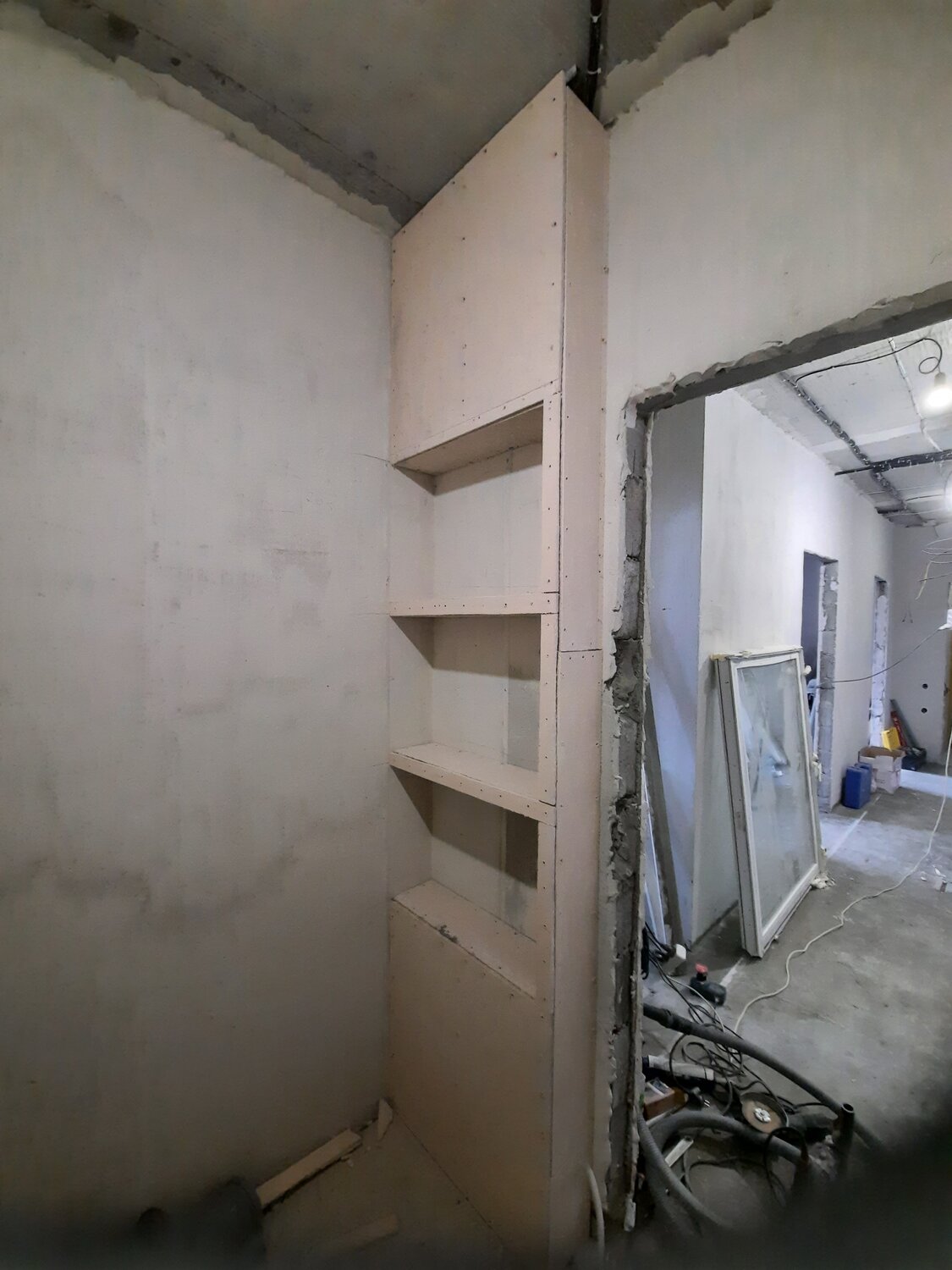 в ремонте, стен, сантехкабина п3, проем в стене до потолка, помещение