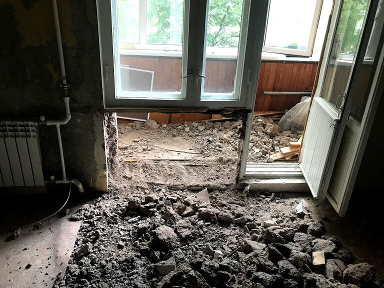 дом ремонт, ремонт частного дома, ремонт пола, подоконный блок, пустая квартира