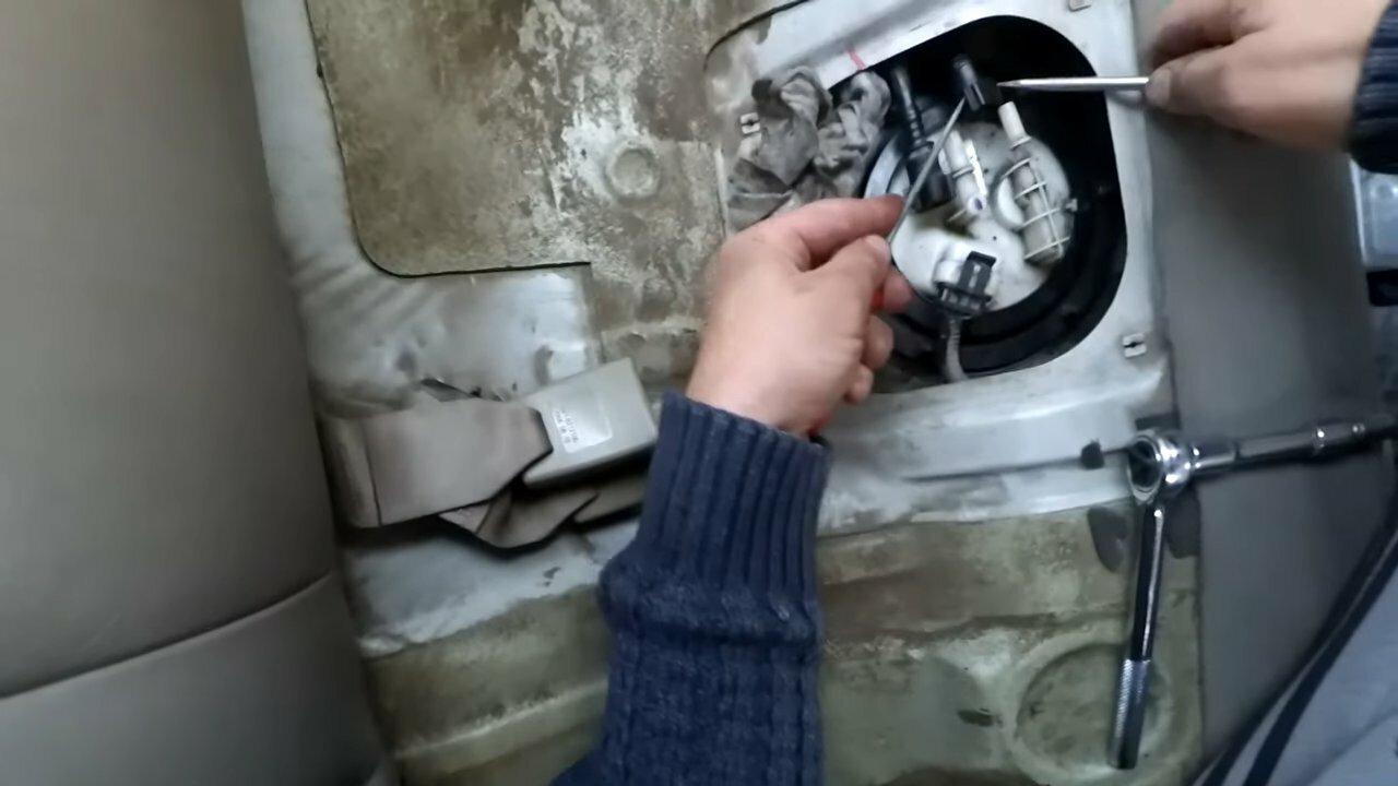 Замена регулятора давления топлива