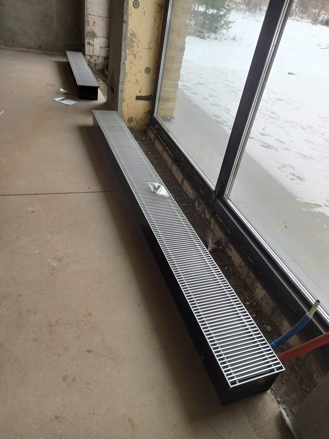 внутрипольный конвектор, внутрипольный конвектор отопления, конвектор внутрипольный водяной, внутрипольный конвектор обрамление, водяной конвектор кзто бриз 260x80x1500