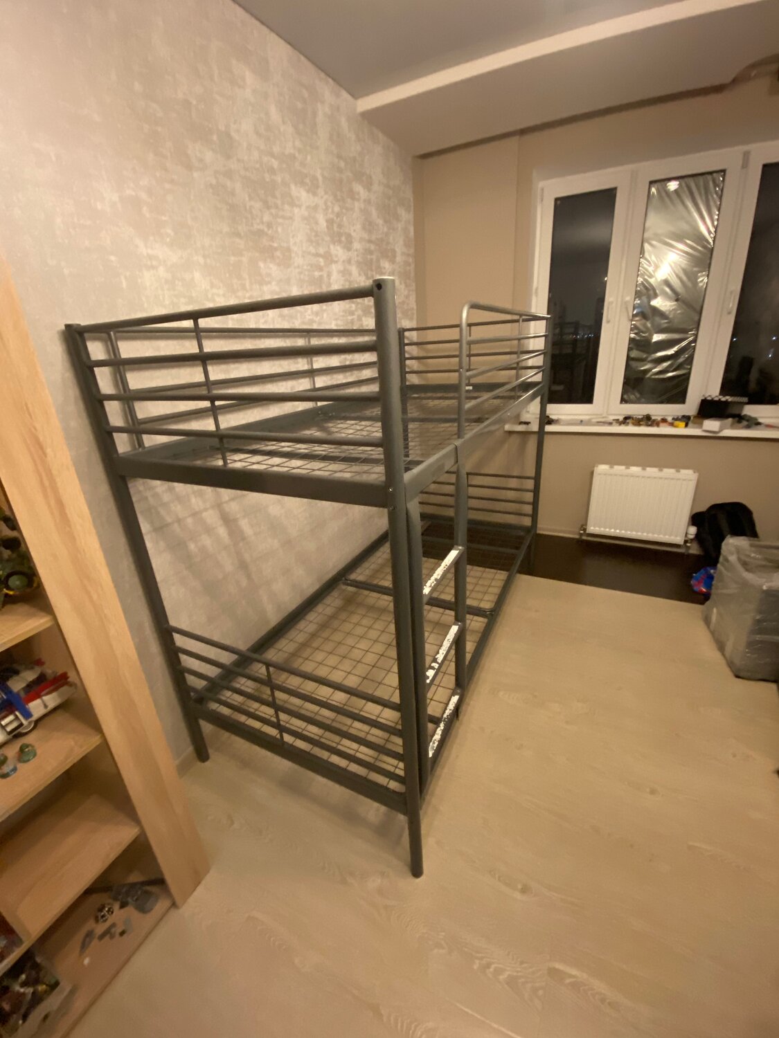 двухъярусная кровать икеа металлическая развалилась, двухъярусная кровать икеа металлическая, икеа сверта двухъярусная кровать, двухъярусная металлическая кровать, кровать-чердак ikea свэрта