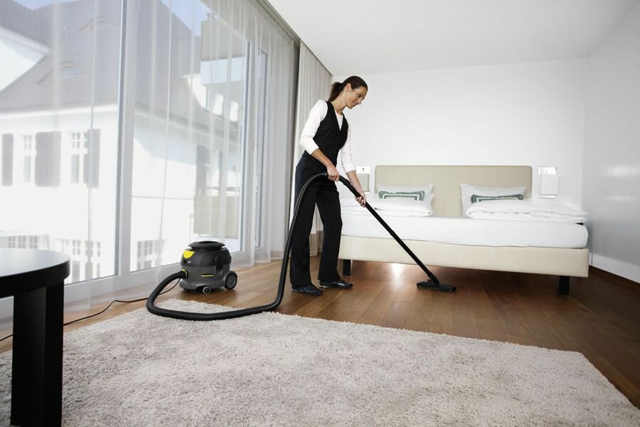 пылесос karcher t 12/1, уборка пылесосом, пылесос karcher, уборка в гостинице, пылесос керхер