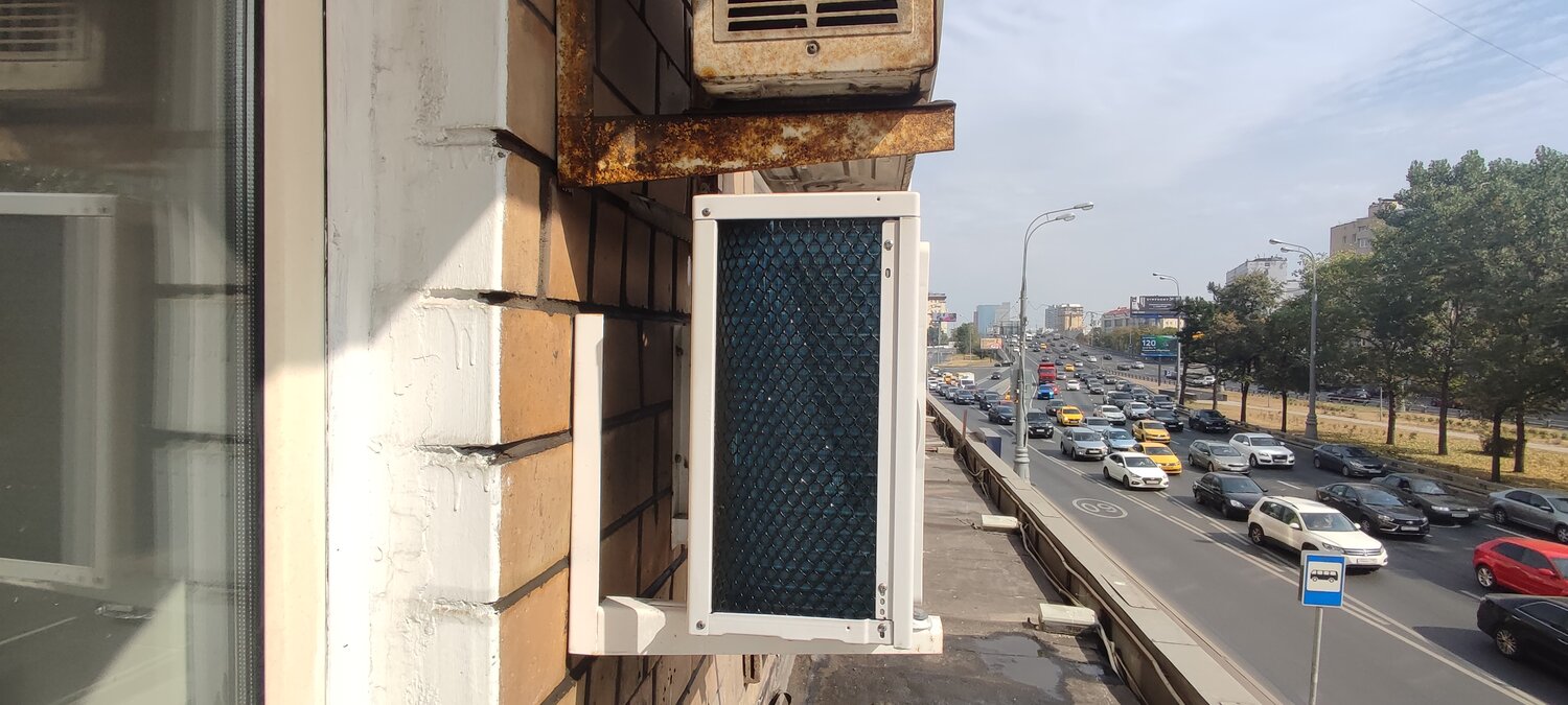 кондиционер, кондиционер в форточку, наружный блок кондиционера, оконный кондиционер, кондиционер на балконе