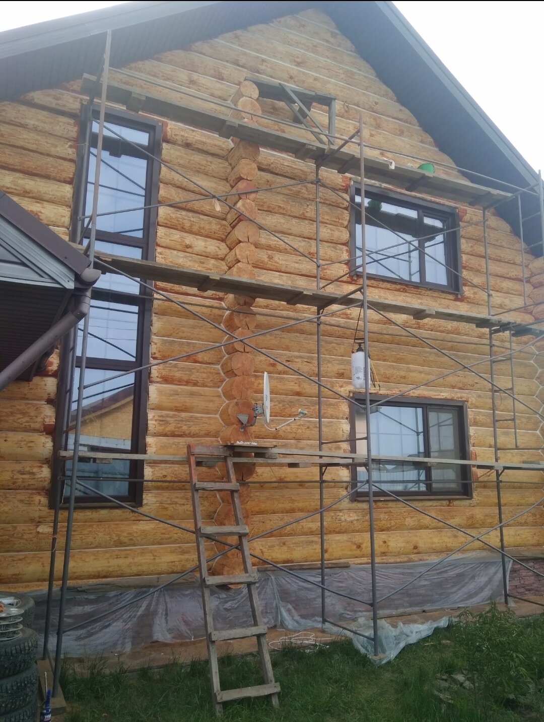 наружная отделка дома, наружная отделка бревенчатого дома, обшивка сруба снаружи, дом загородный, обшивка домов