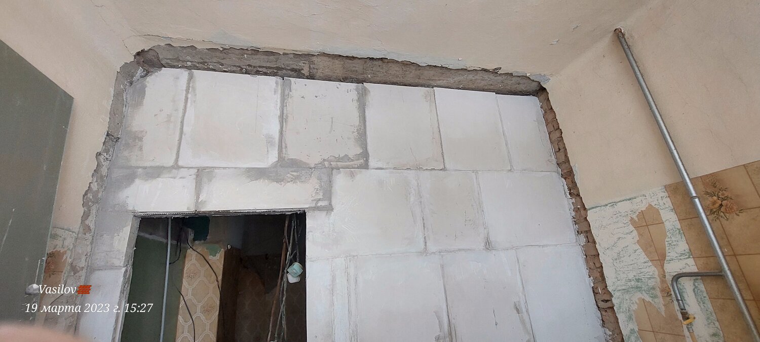 проем, перемычки для пазогребневых перегородок 100 мм, монтаж дверного проема из пазогребневых плит, дверной проем из блоков, проем в стене