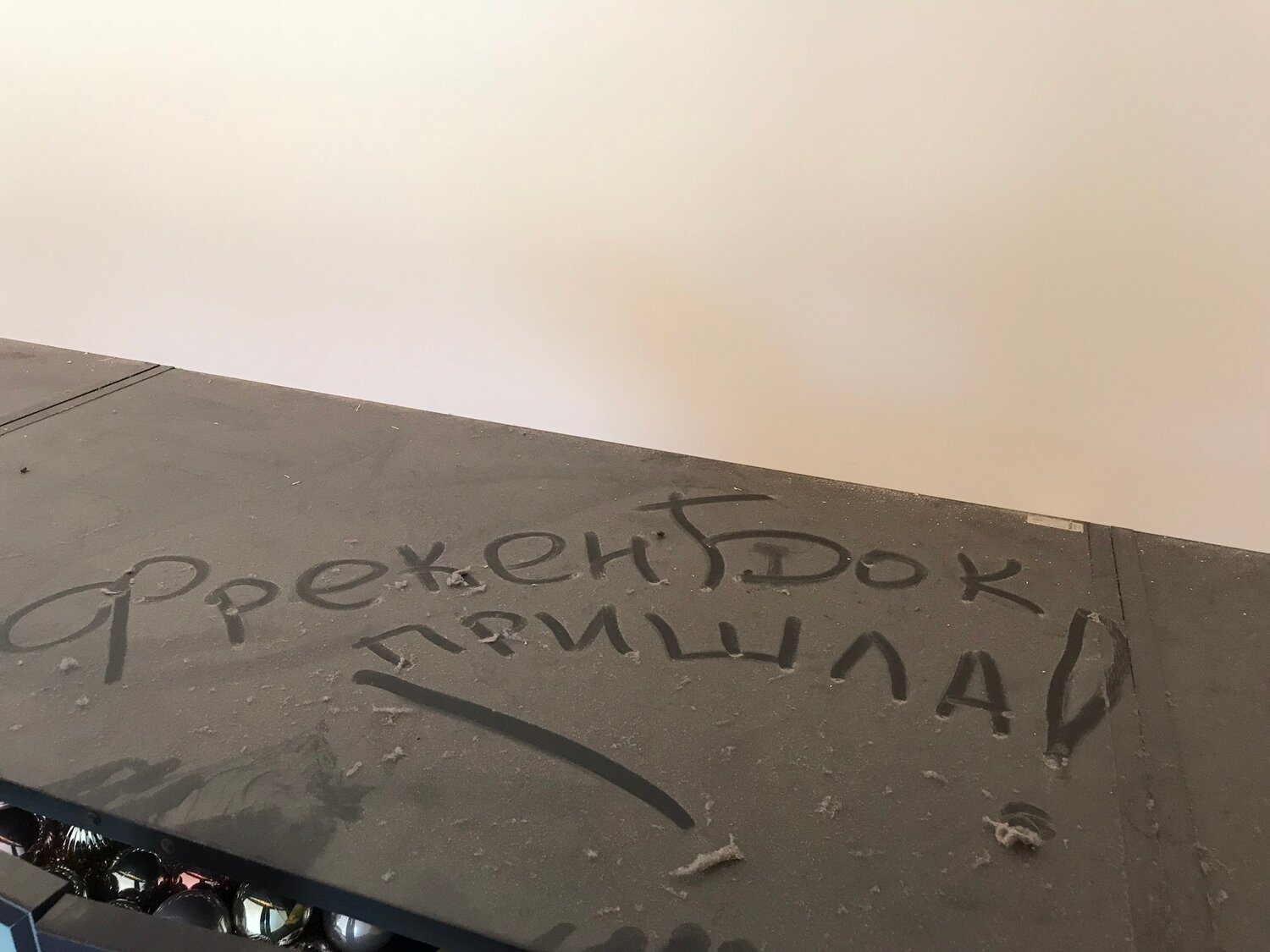 надписи, питерские, отпечатки, надписи на асфальте, русские приколы