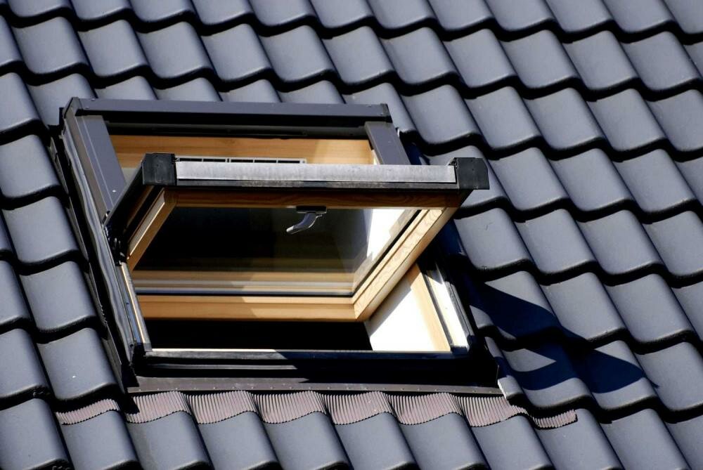 мансардные окна fakro, мансардные окна, velux мансардные окна, оклад мансардного окна, окно-люк fakro 46x55 wgi