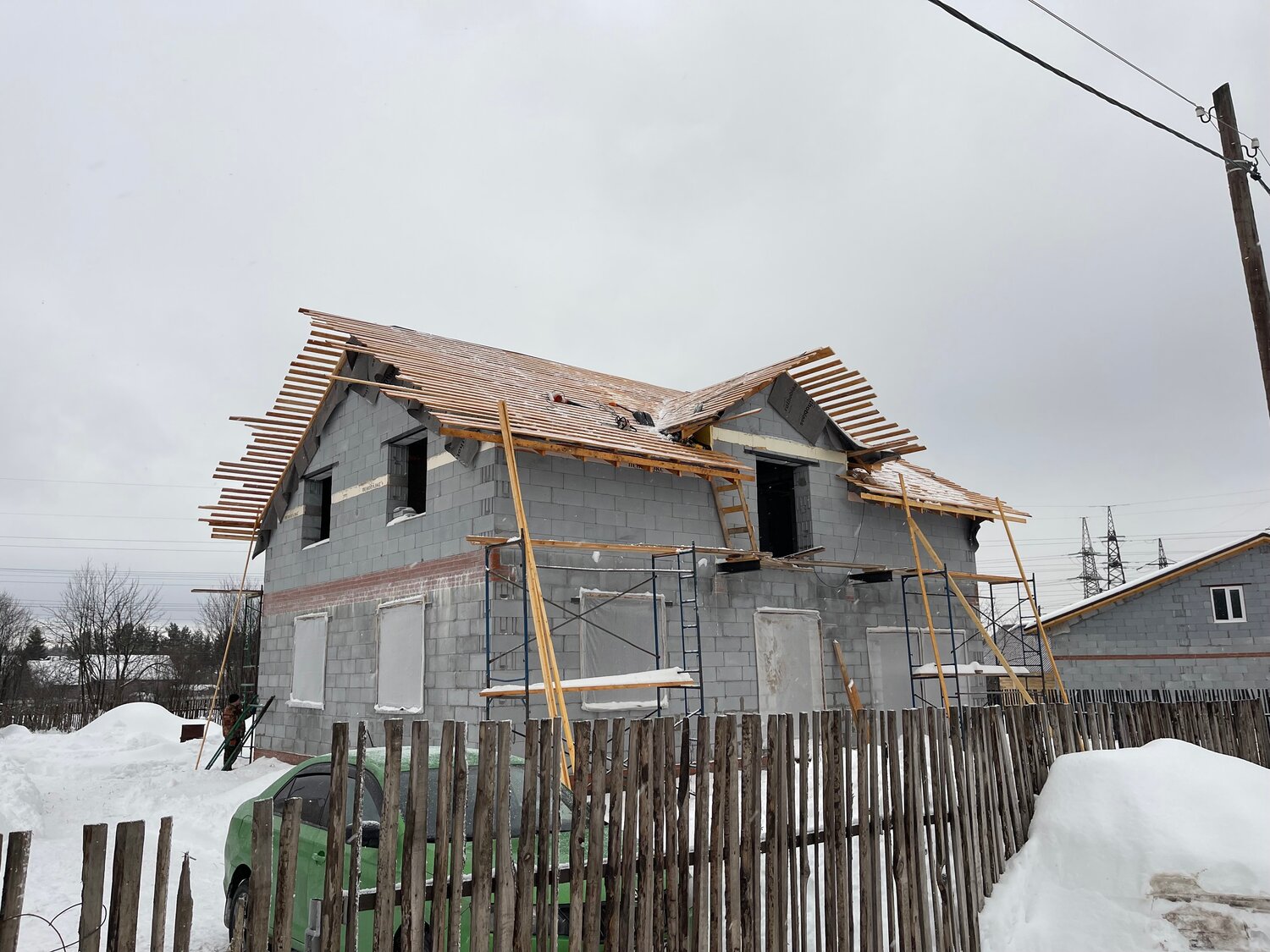 дом в селе, загородный дом, строительство загородного дома, домов, недостроенные дома