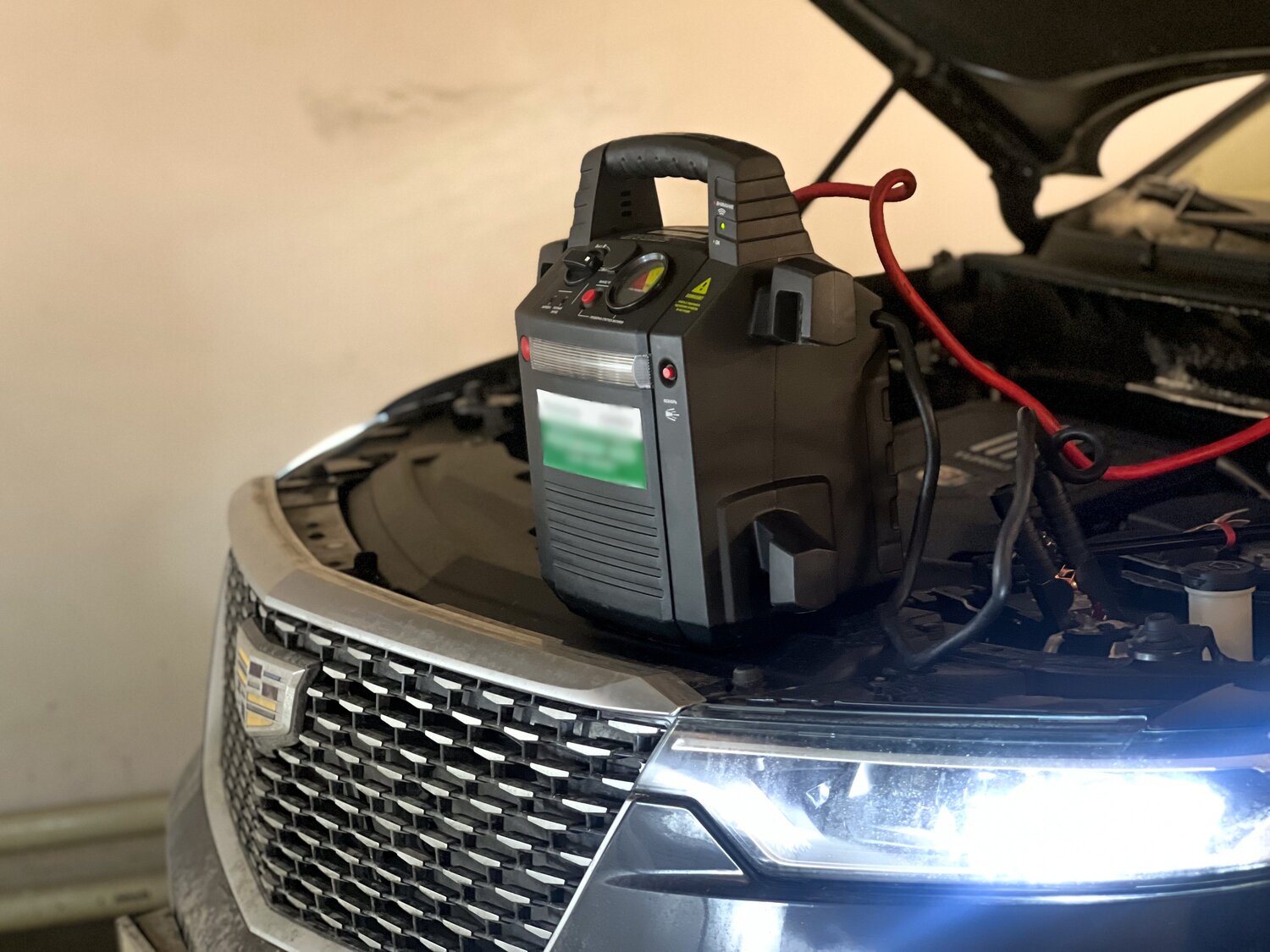 Замена аккумулятора на новый с выездом в Москве - Помощь на дорогах ...