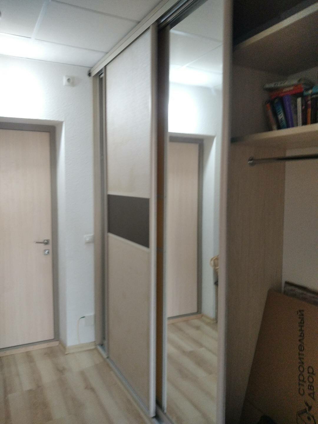 шкафы купе, шкаф купе в нише, встроенный шкаф купе, шкаф купе в прихожую, шкаф купе с зеркальными дверями