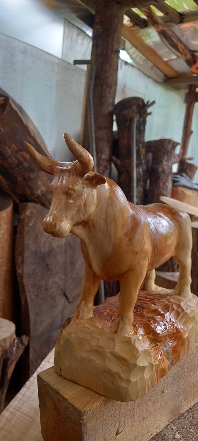 фигурка, слон royal dux, скульптура «бык », деревянная скульптура, фигурка бычка из дерева