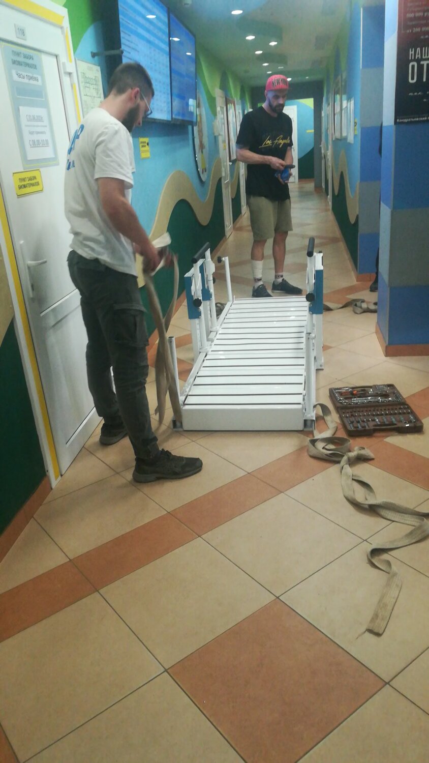 ноги, человек, kidspace казань арена, ашан в екатеринбурге металлургов 87, гражданский проспект, 117к1 cdek