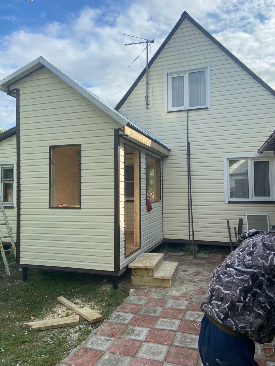 Монтаж фасада из винилового сайдинга