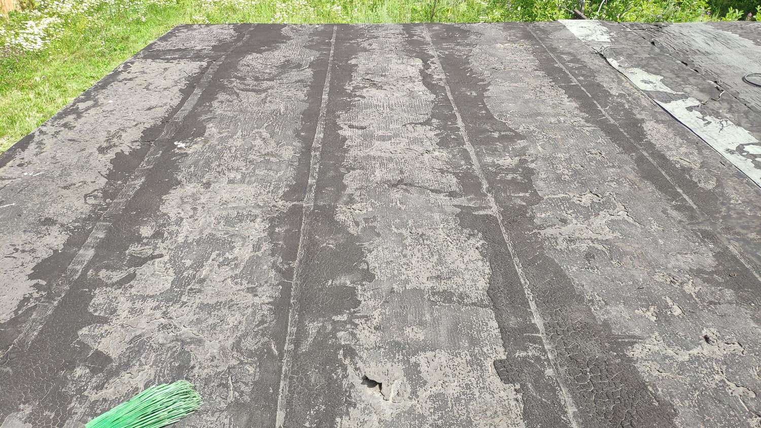 рубероид на крыше, ремонт кровли, покрыть крышу рубероидом, кровля гаража, рубероид кровельный