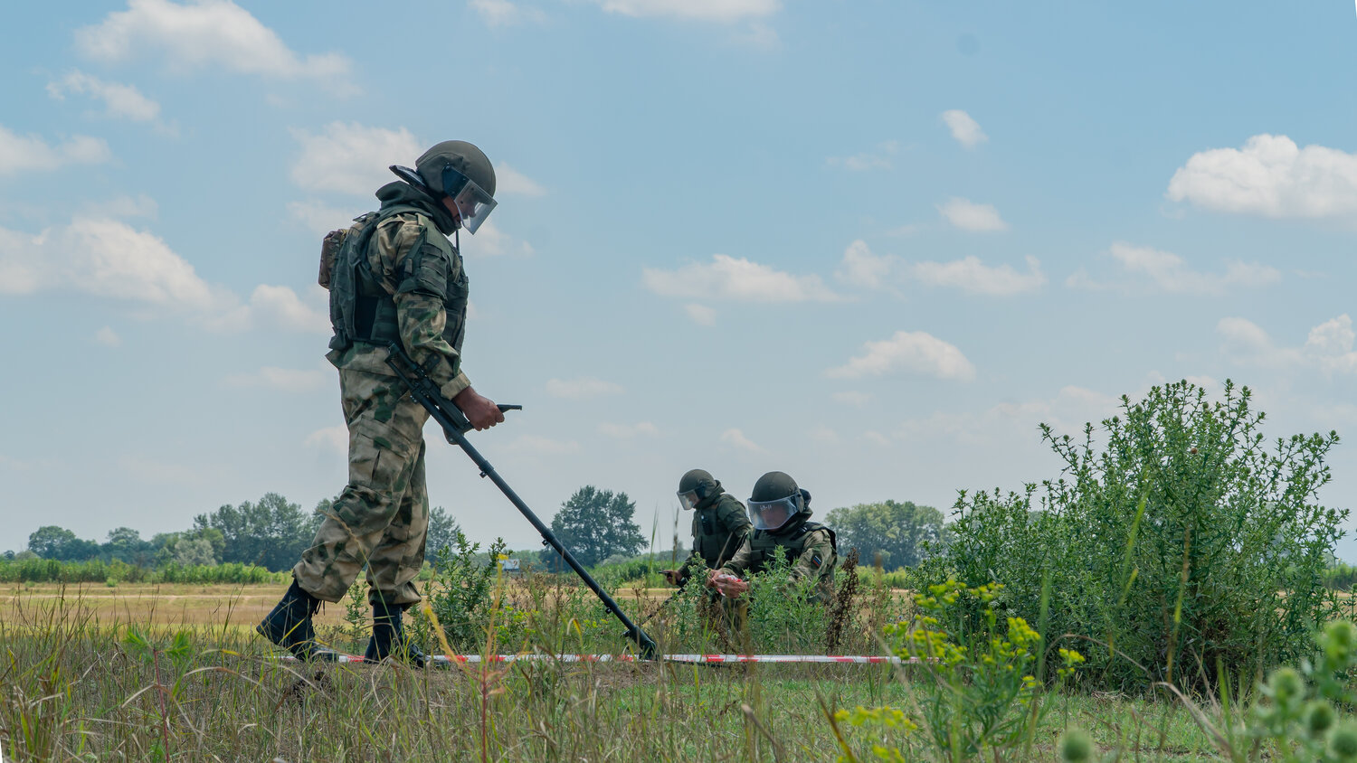 сапер, саперы донбасс, разминирование, минное поле, военный