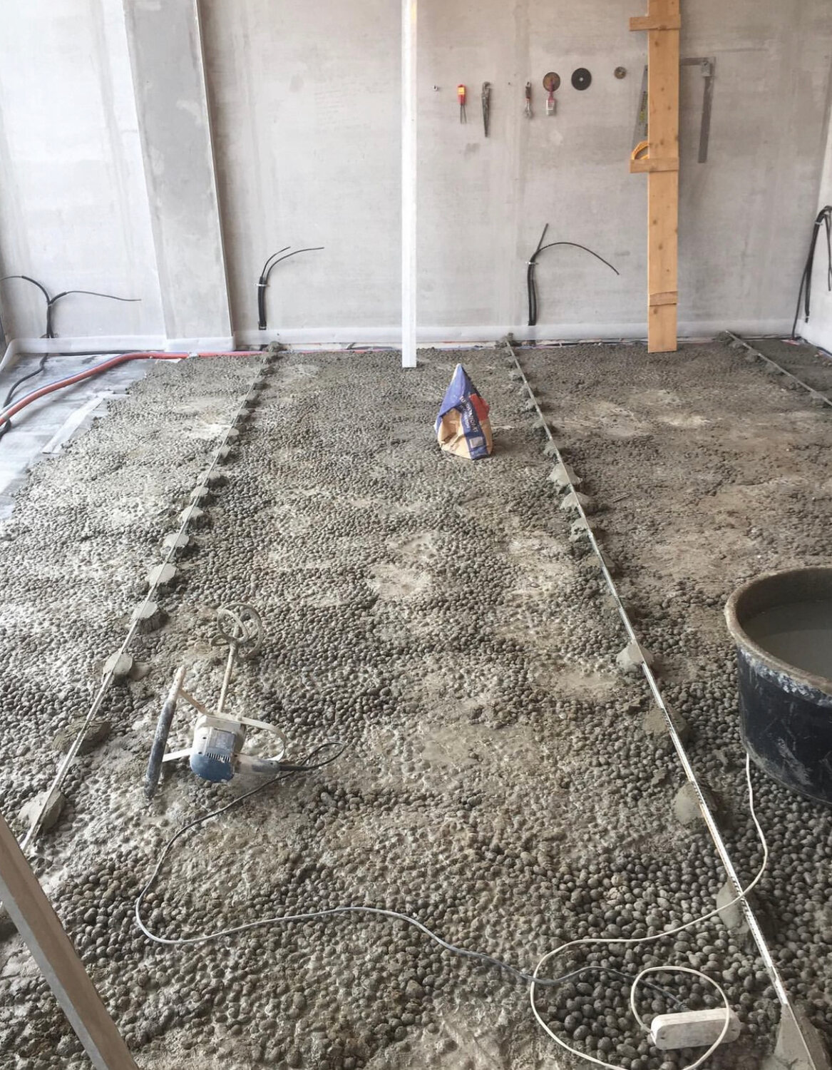 стяжка пола, марка бетона для стяжки теплого пола, полусухая стяжка пола, устройство стяжки пола, механизированная стяжка пола