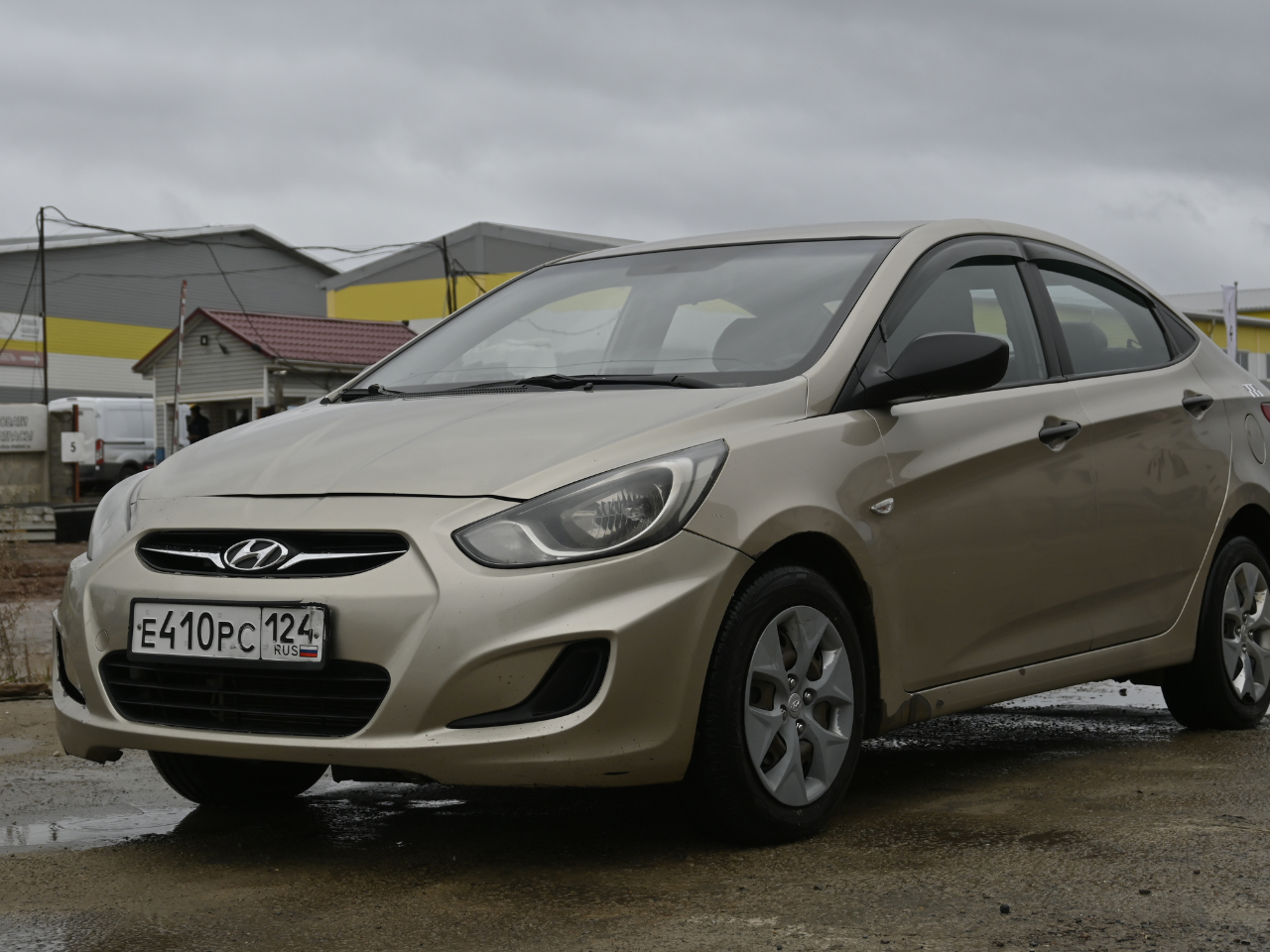 hyundai solaris, бежевый хендай солярис, машина hyundai solaris, hyundai solaris 2012, Hyundai Solaris