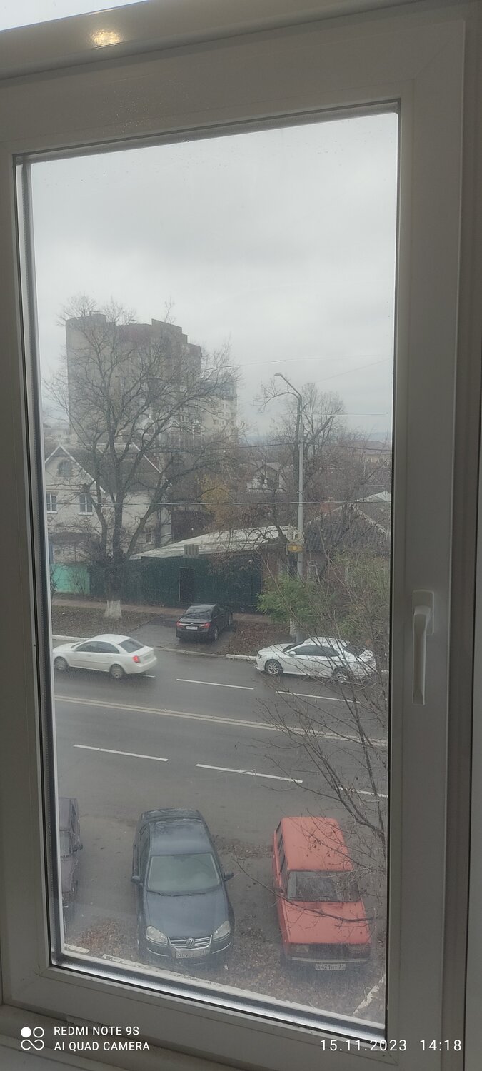 окно, мебель, пластиковые окна, городской переулок, балкон