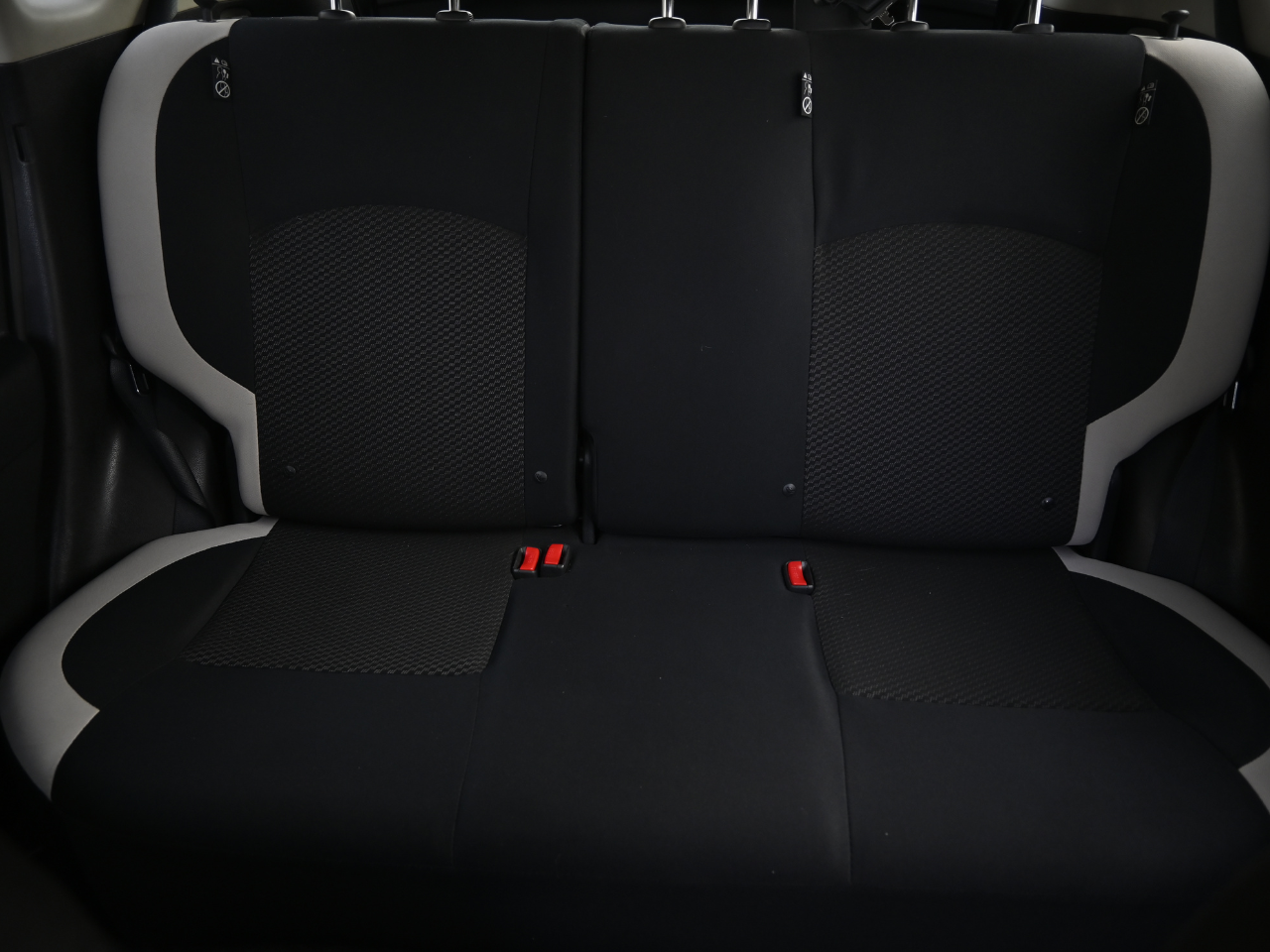 рено логан 2 задний ряд, авто, автомобиль, toyota urban cruiser 2020 салон, toyota aygo салон