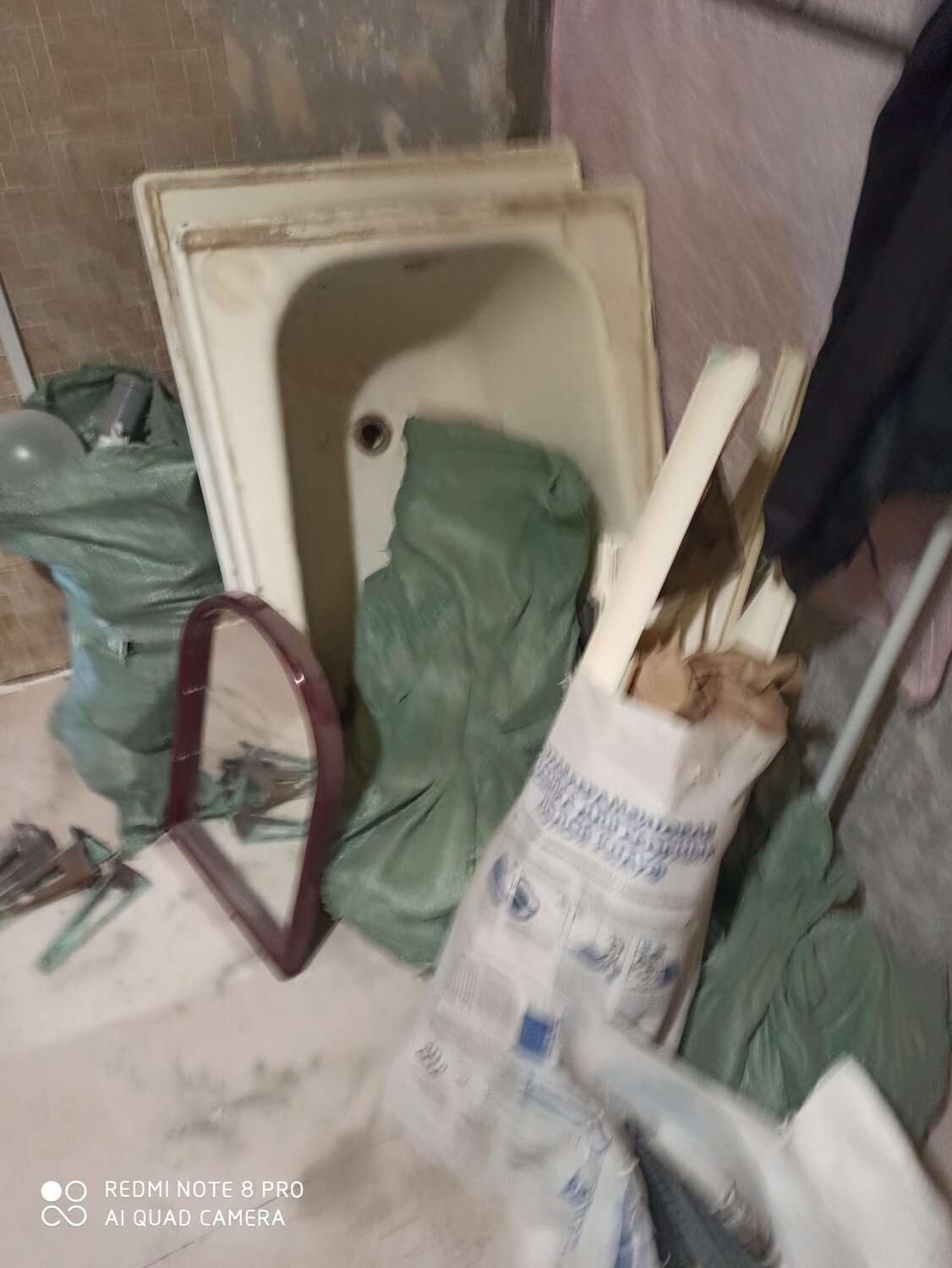 вещи в квартире, квартира, реставрация ванн, мусор, школьный туалет