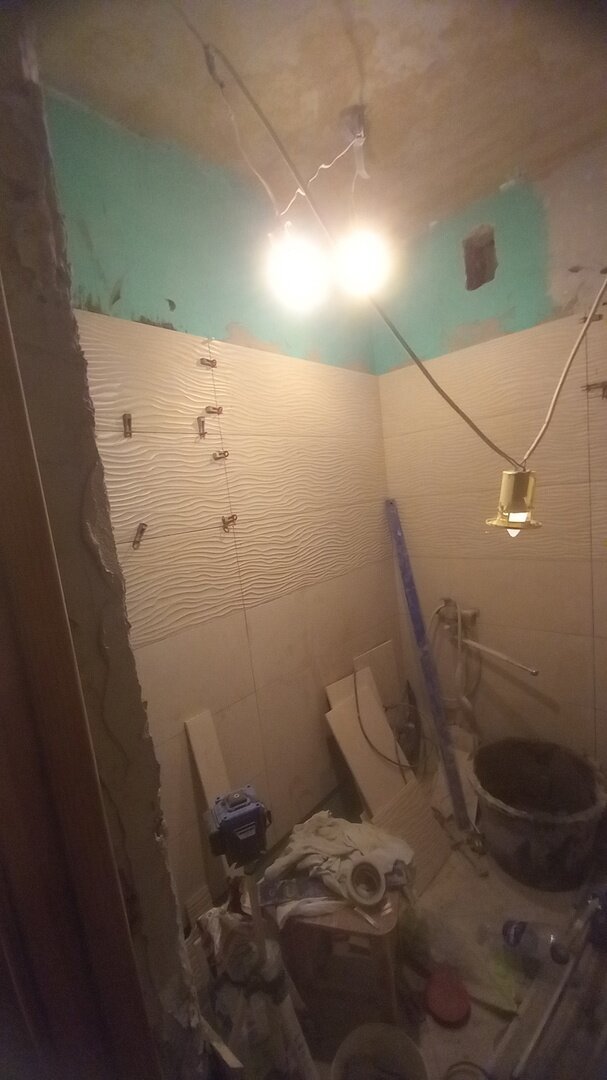ремонт ванной, ванная комната, укладка плитки, ремонт сделали стена в ванной маленькая, интерьер