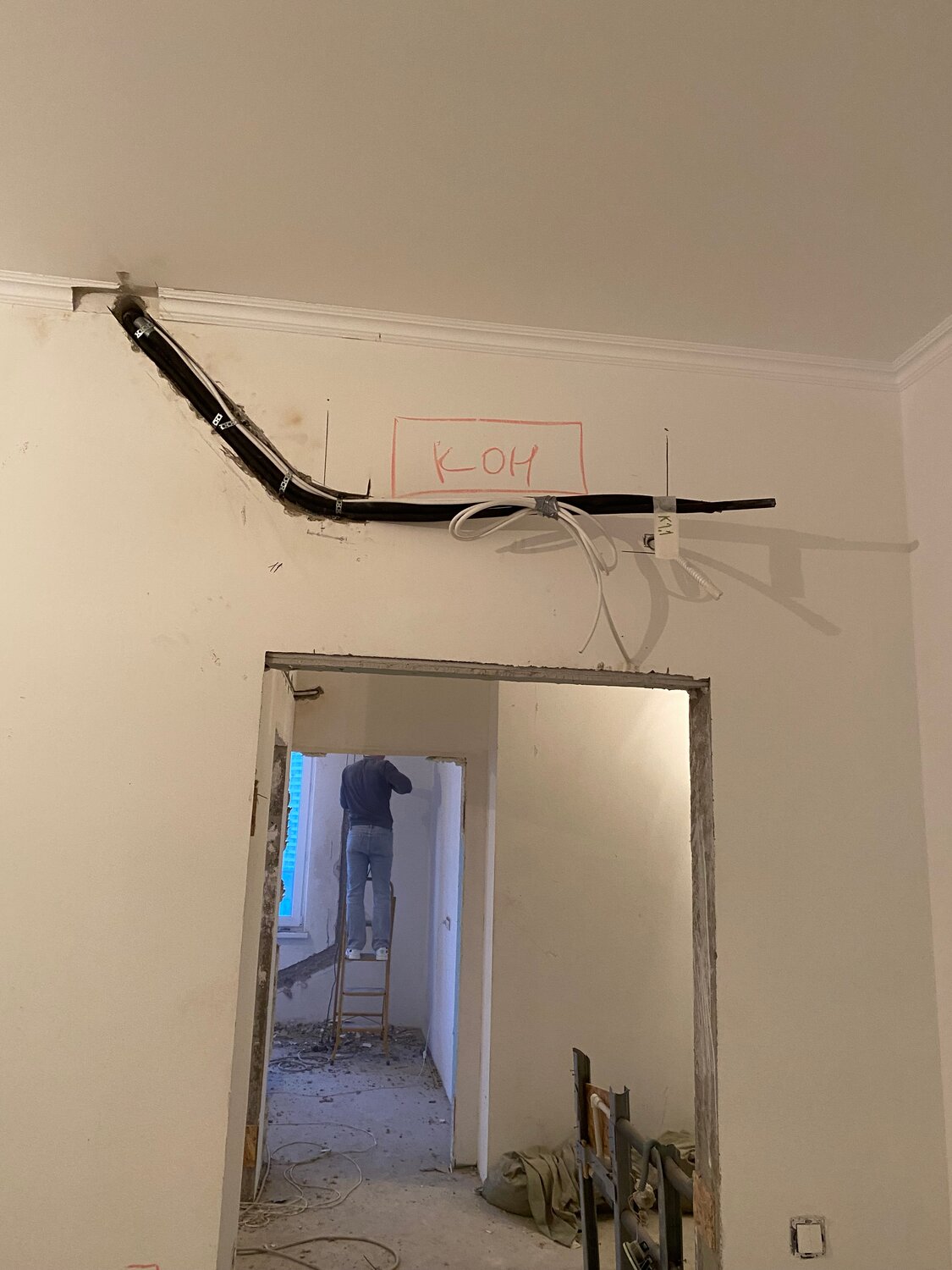 штроба, штробление стен, кондиционер, монтаж кондиционера, штроба для сплит системы