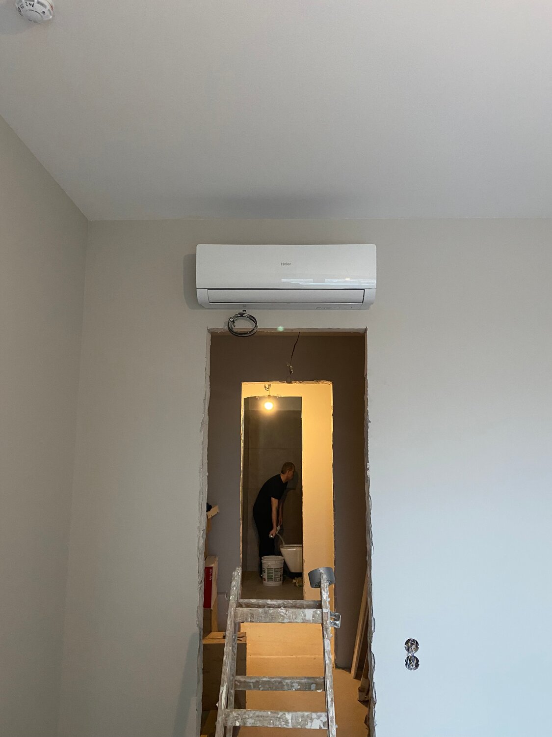 кондиционер, установленный кондиционер, установка кондиционера, монтаж кондиционера, кондиционер для квартиры