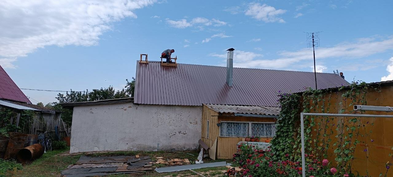 покраска крыши дома, покраска крыши, крыша дома, кровля, на крыше