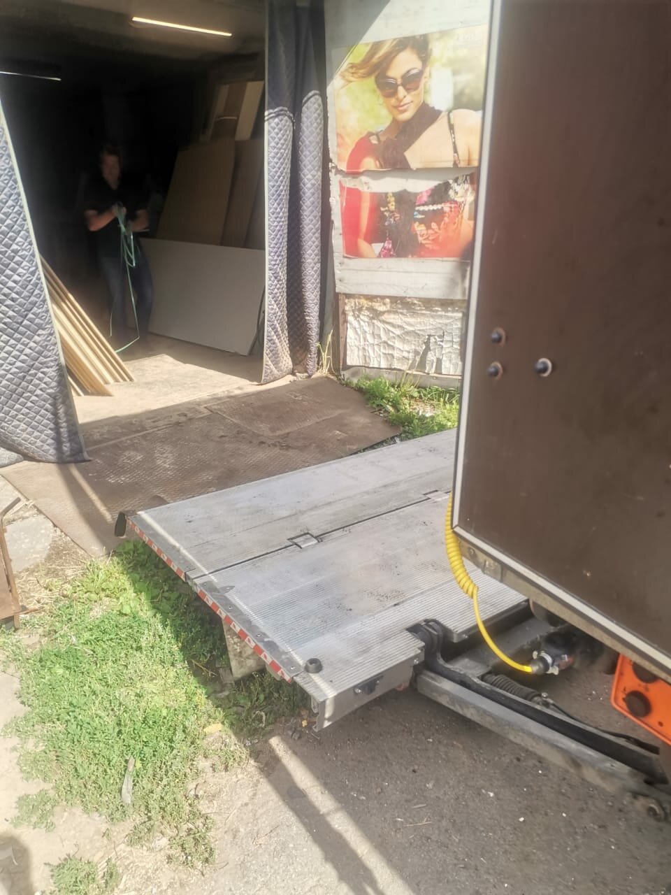 прицеп, прицеп фургон, прицеп автодом, фургон доставки, авто с гидробортом