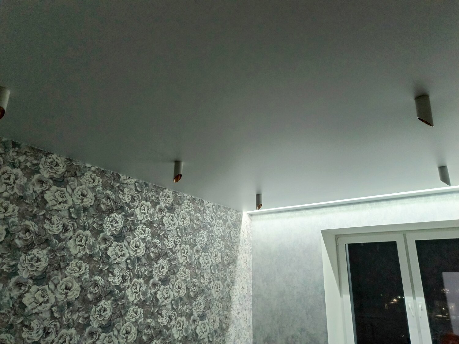 парящие потолки с подсветкой натяжные, матовые потолки, потолок натяжной, натяжной потолок с теневым профилем с подсветкой, парящие потолки