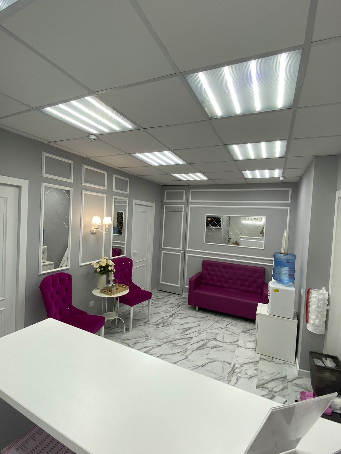 в клиник, клиника косметологии, косметологии, интерьер салона маникюра, студии красоты