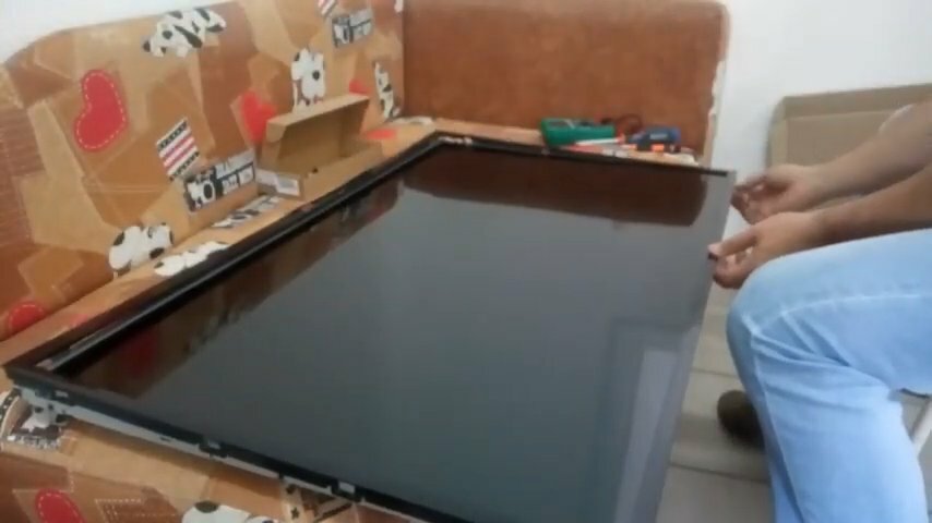 экран, телевизор, рамка для снятия матрицы телевизора, провод под матрицей ноутбука, монитор touch screen