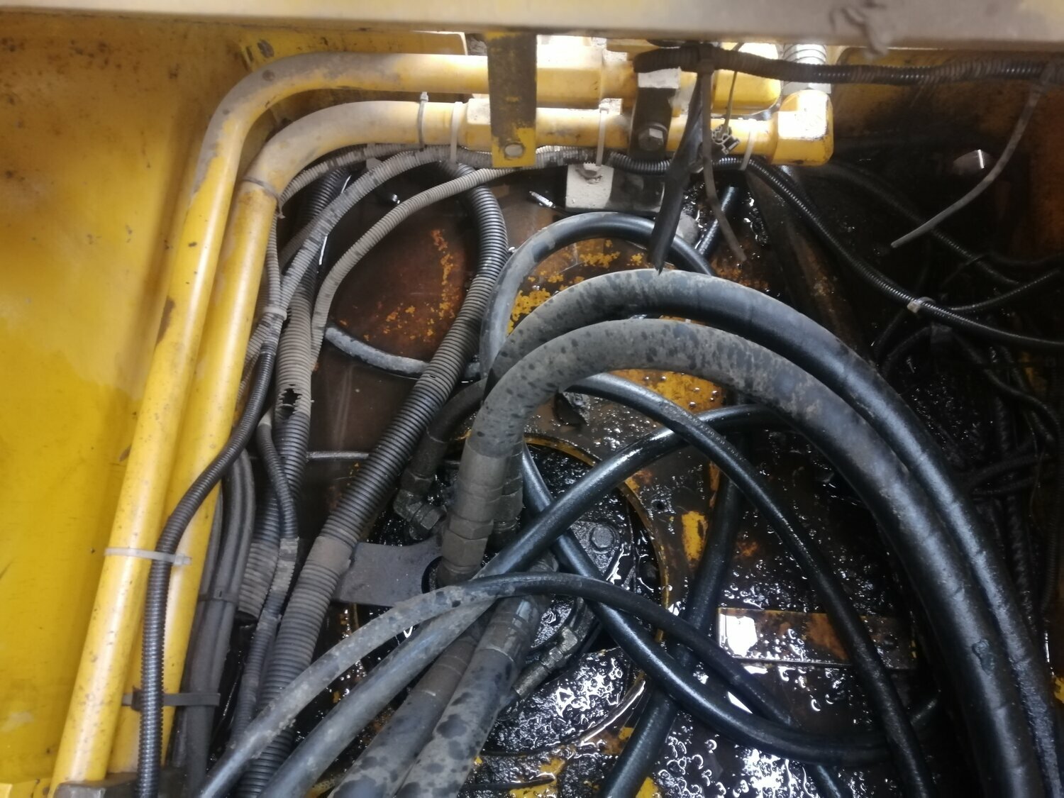 топливная система jcb js200w, экскаватор, спецтехника, экскаваторы caterpillar, спецтехника экскаватор