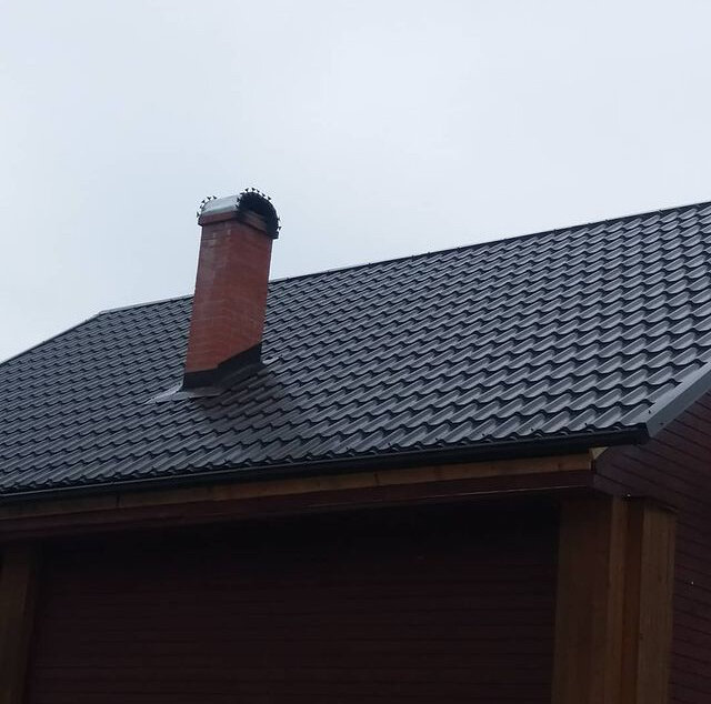 Монтаж кровли из металлочерепицы