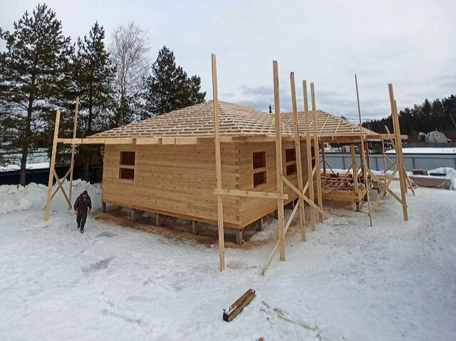 Строительство сруба из бревна