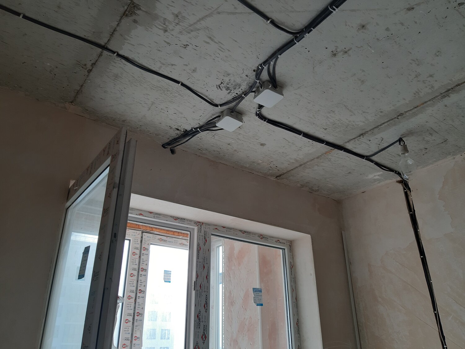 проводка в панельном доме, электропроводка в панельном доме, прокладка электропроводки в хрущевке, монтаж электропроводки в квартире, электрика в панельном доме