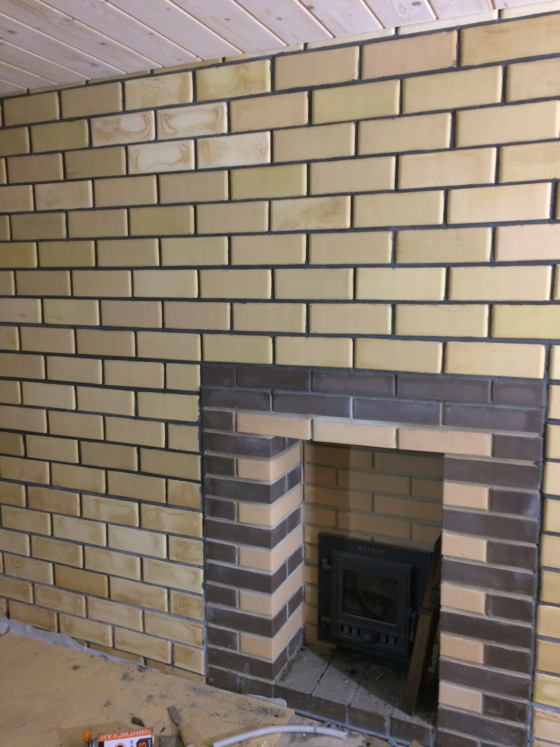 портал из шамотного кирпича для банной печи, обкладка топки банной печи, банная печь обложенная кирпичом, экран из кирпича для банной печи, отделка топки банной печи плиткой