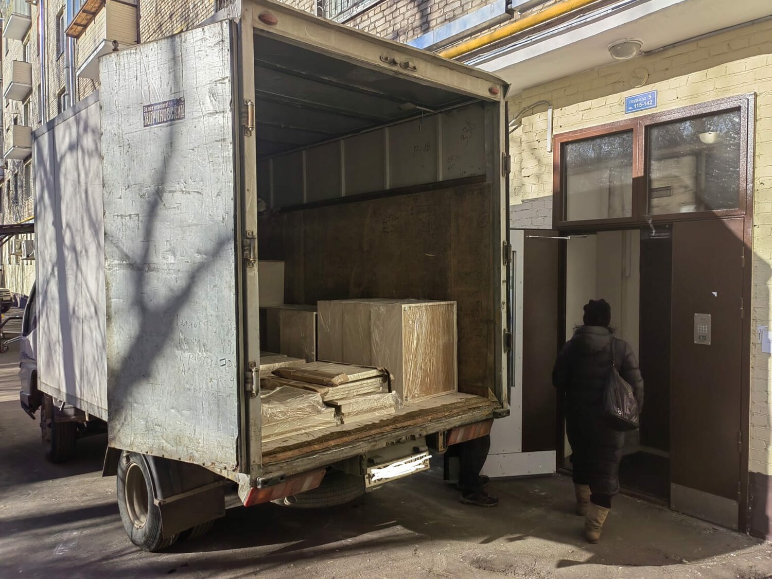 Перевозка мебели в звенигороде - 93 фото