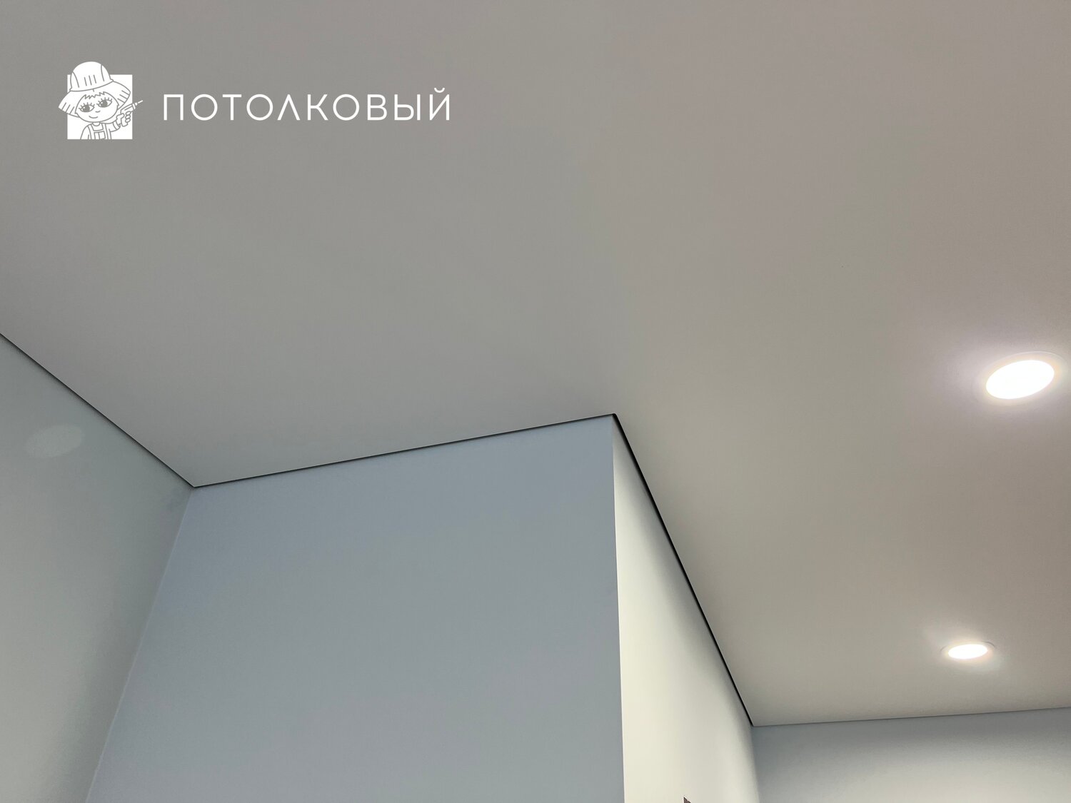 потолок, потолок натяжной, натяжной потолок в прихожей, випсилинг липецк натяжные потолки, потолок со световыми линиями