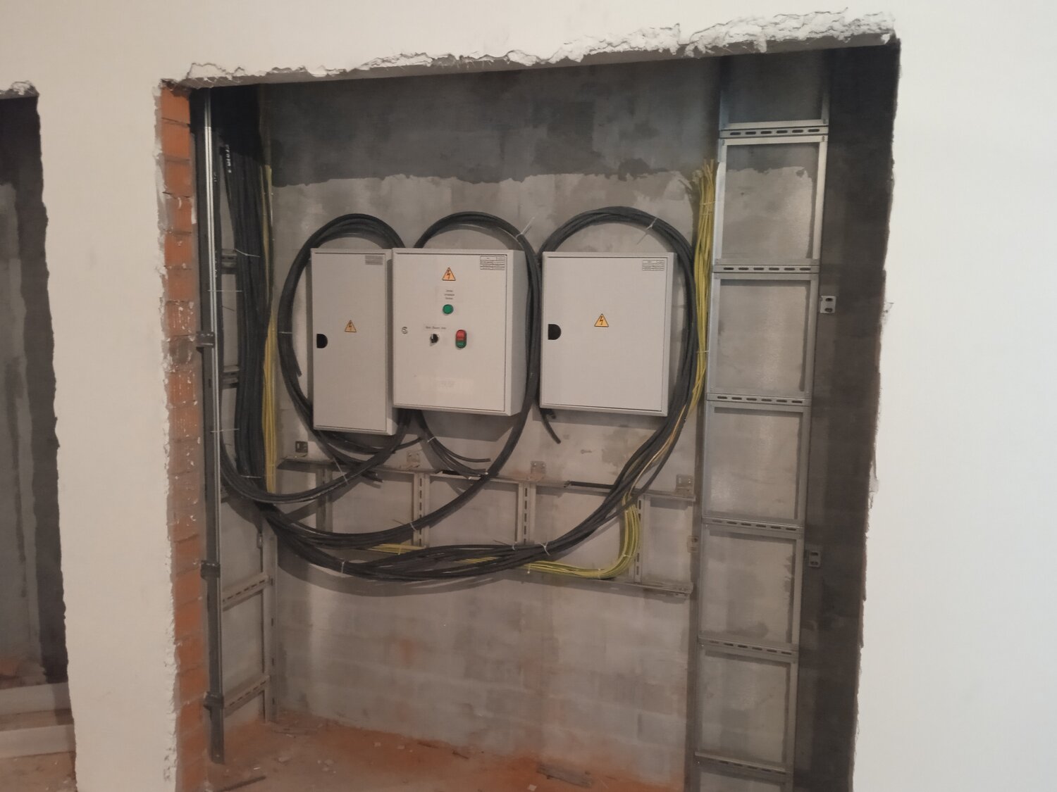 монтаж электропроводки, электрика в квартире, монтаж электрики в квартире, слаботочный щиток, электрический щиток в квартире