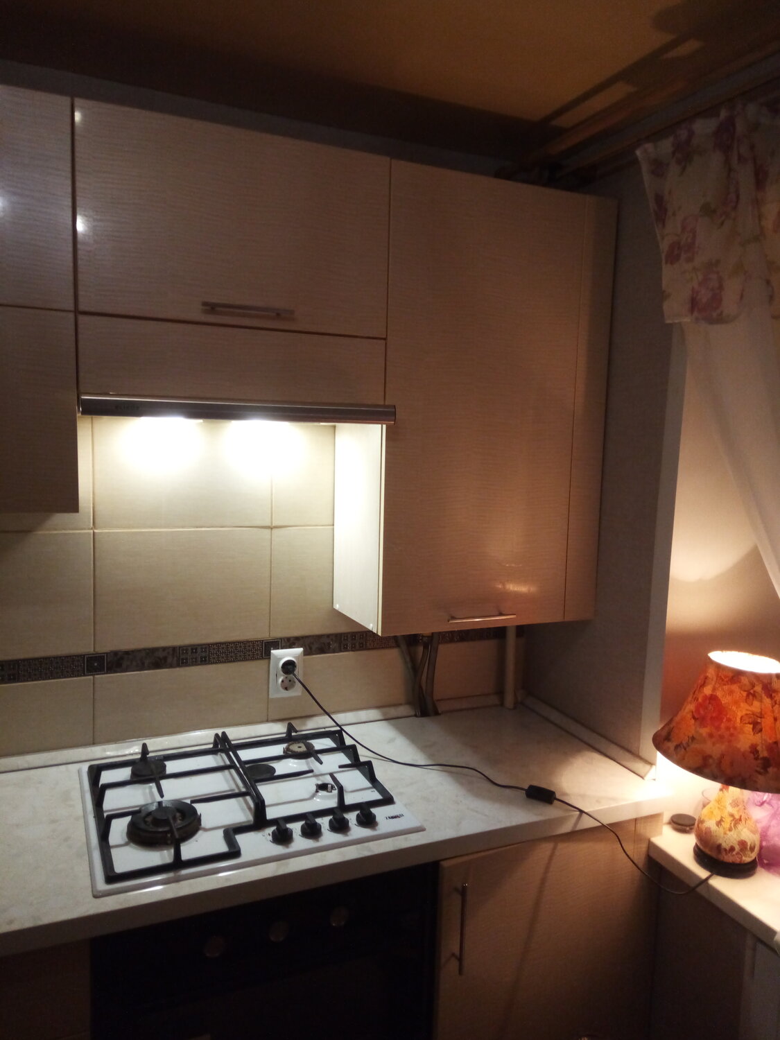 дизайн кухни, кухня для хрущевок с газовой плитой, кухня в хрущевке, встроенная кухня, кухня