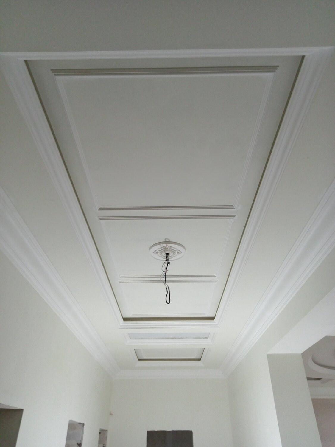 интерьер, потолок, потолочные панели, дизайн интерьера, молдинги на потолке
