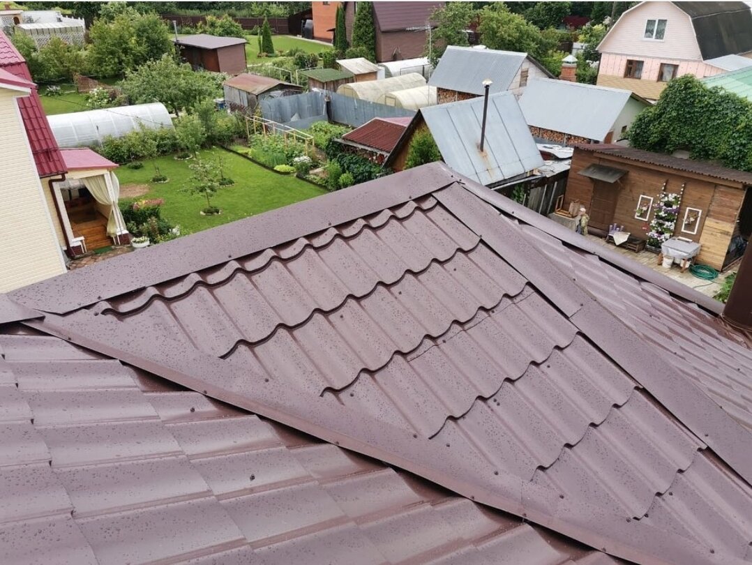 Монтаж кровли из металлочерепицы