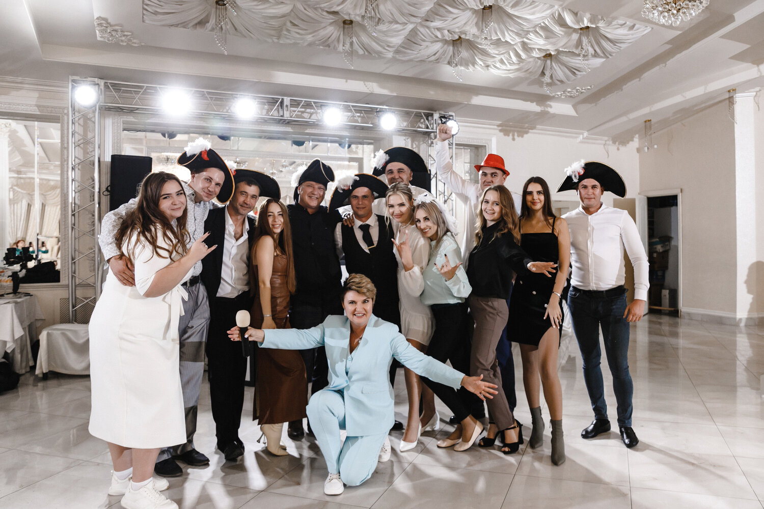 девушка, человек, артисты, вечеринка в стиле sensation, вечеринка блоггеров