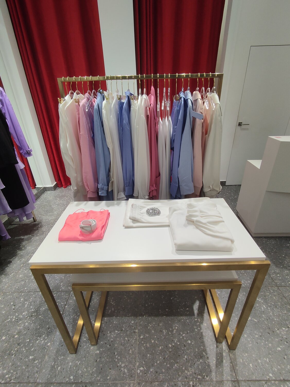 одежда, бутик, шоу рум, бутик женской одежды, шоурум