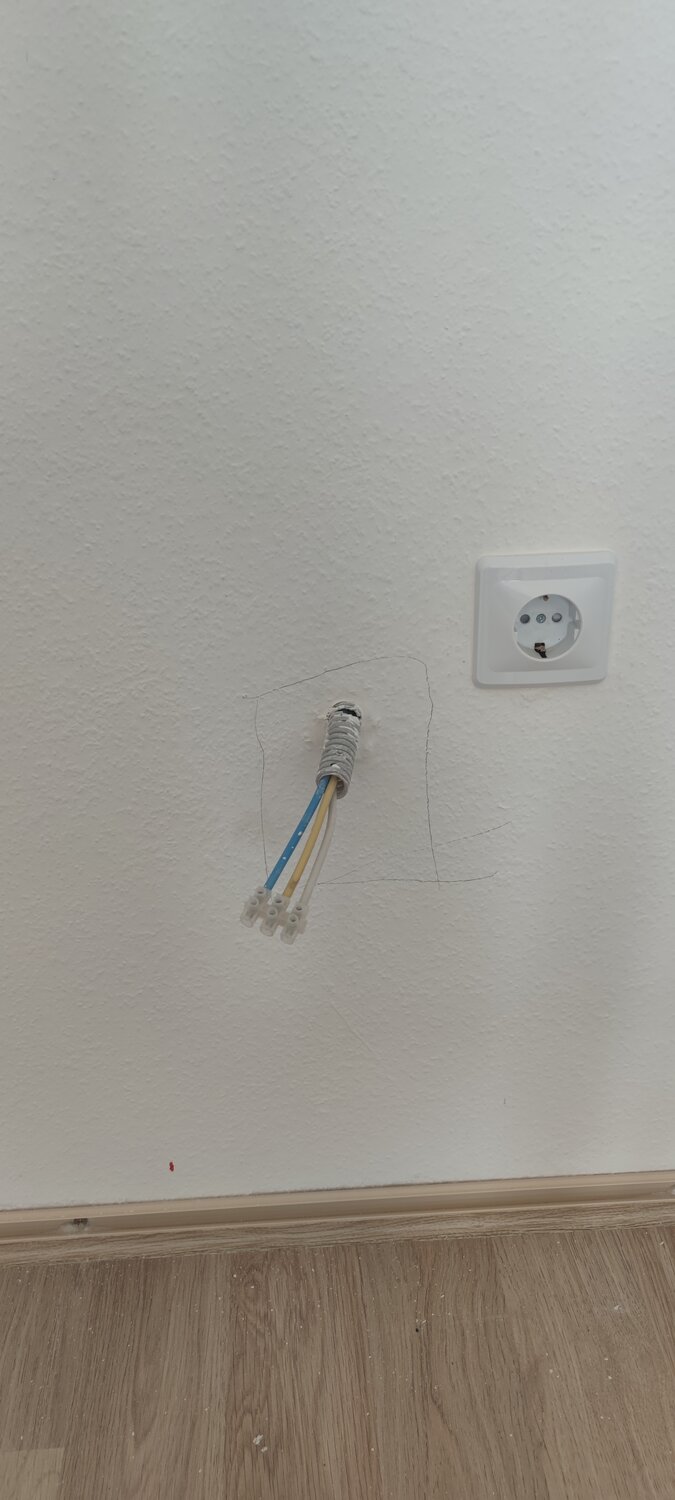 установка розеток, розетка для вывода кабеля, розетка для вывода кабеля из стены, монтаж розеток, розетка